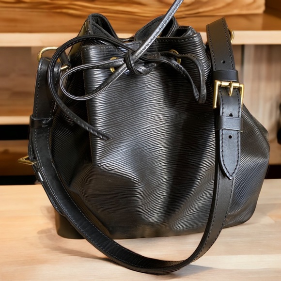 Louis Vuitton Handbags - Authentic Louis Vuitton Epi leather Noe bucket bag black gold classic